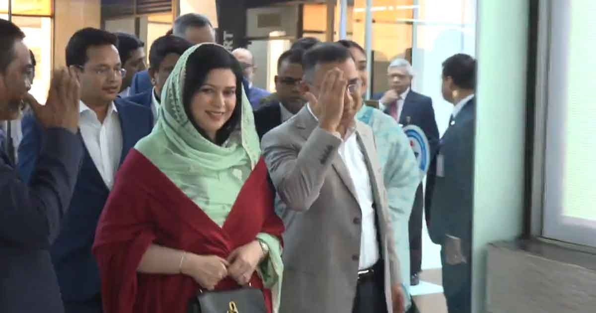 ১৭ বছর পর দেশে ফিরলেন তারেক রহমান, সংবর্ধনায় জনসমুদ্র রাজধানীতে