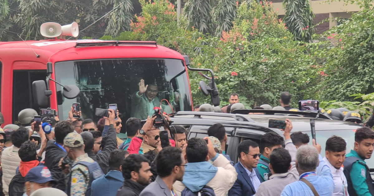 দেড় যুগ পর দেশে ফিরলেন তারেক রহমান, পথে পথে জনস্রোতের উচ্ছ্বাস